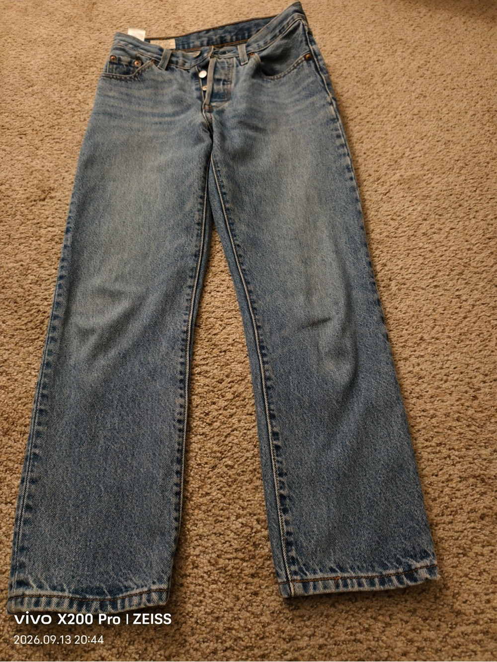 Levi’s 501 straight, 23W 26L